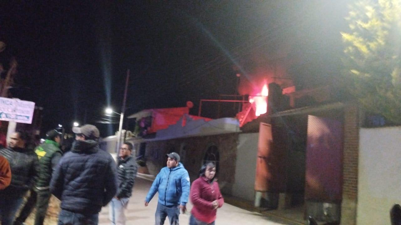 Incendio genera daños materiales y una menor intoxicada  en vivienda de Chiautzingo