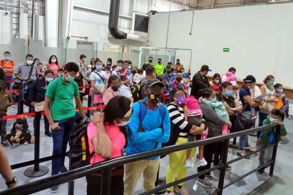 Aseguran a 95 indocumentados en aeropuerto de Monterrey