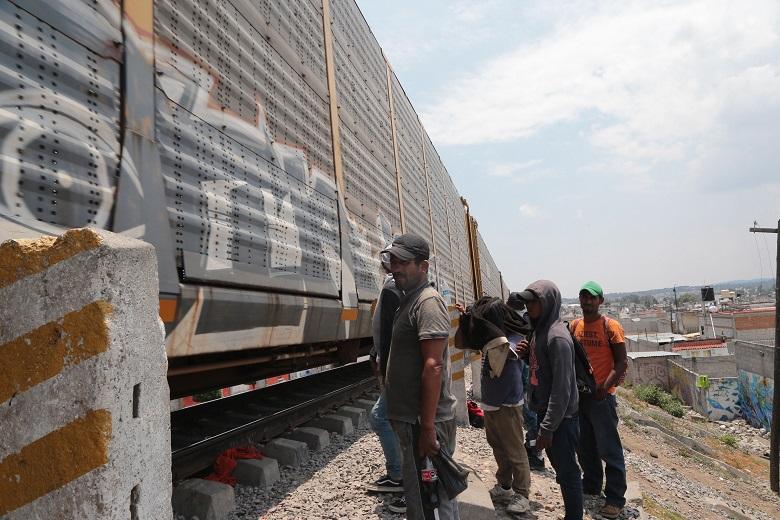 Apenas 114 indagatorias abre FGR por tráfico de migrantes en Puebla