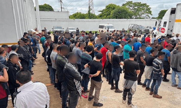 Escucharon gritos y descubrieron a 423 migrantes en la Puebla-Tlaxcala