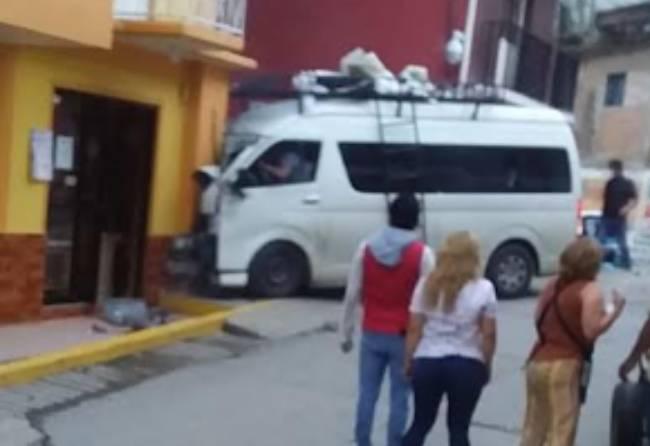Peregrinos de Tecamachalco sufren accidente en Oaxaca 