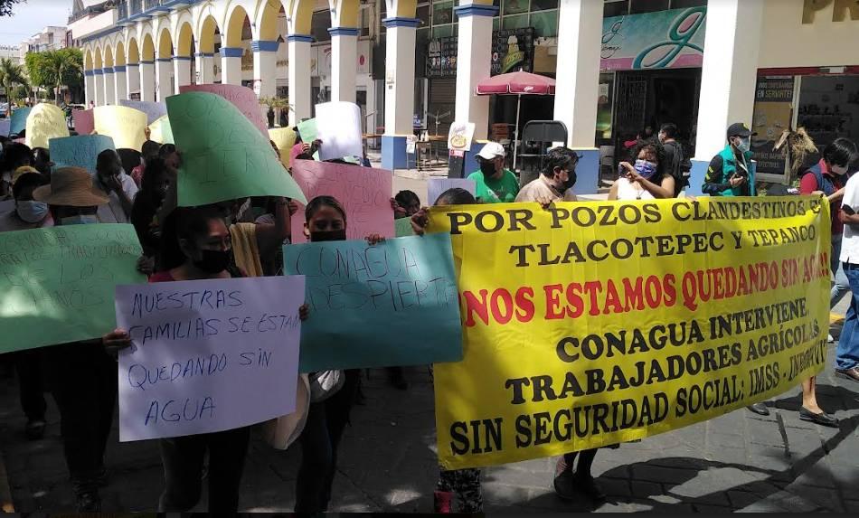 Denuncian que empresas chinas saquean agua en Tlacotepec y Tepanco