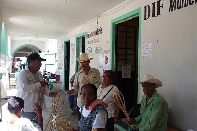 Con remesas de migrantes reactivan las plazas del Ganado y el Comercio en Piaxtla
