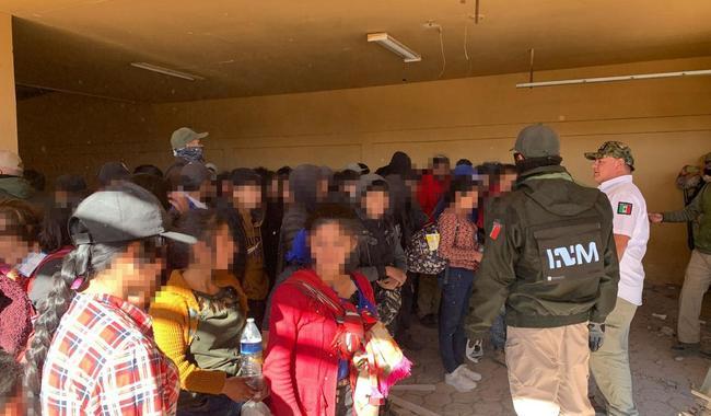 Localizan 101 migrantes de Guatemala en una casa abandonada en Sonora