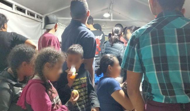 Detienen a 144 migrantes cuando viajaban en tren en Coahuila