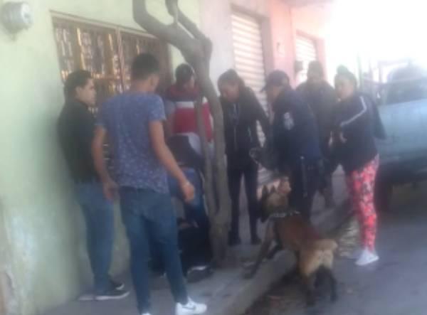 VIDEO Dan escarmiento a presunto ladrón en calles de Texmelucan