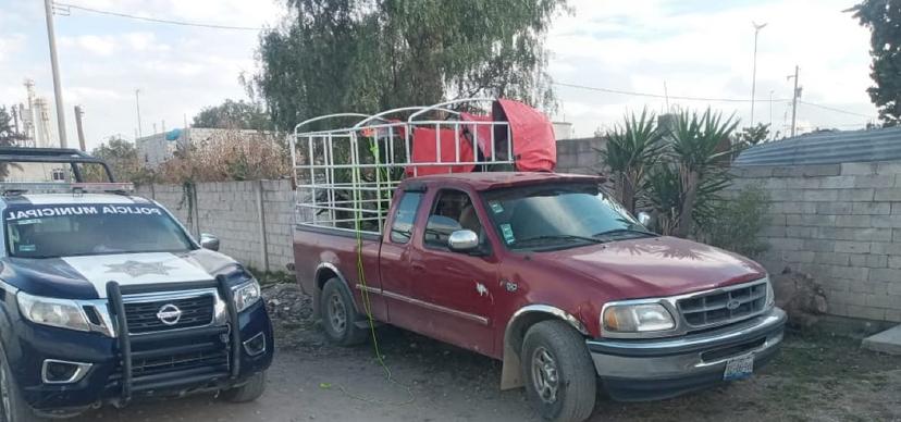 Roban camioneta y tras desvalijarla la abandonan en Tecamachalco