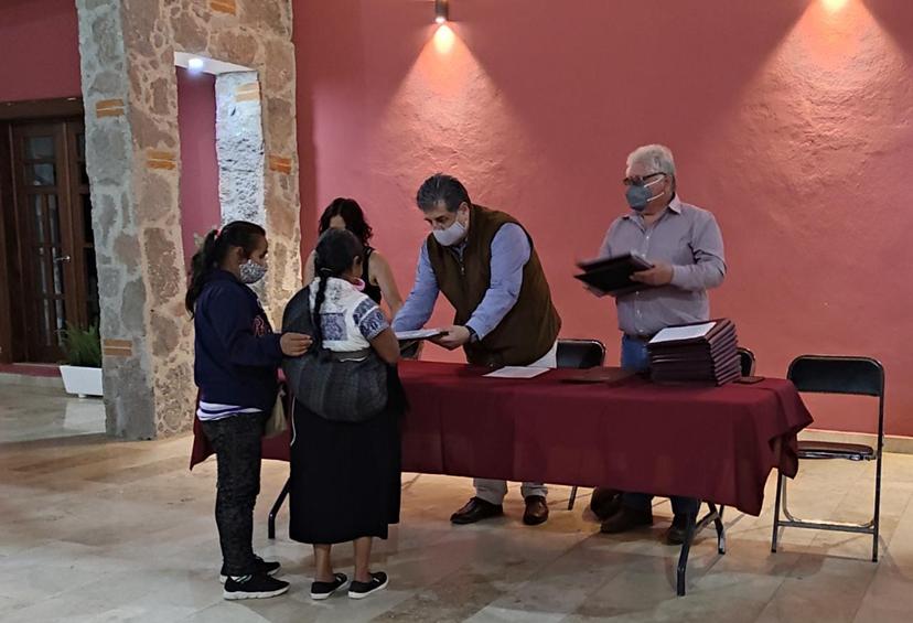 Denuncian cobros en programa gratuito de escrituras en Huauchinango