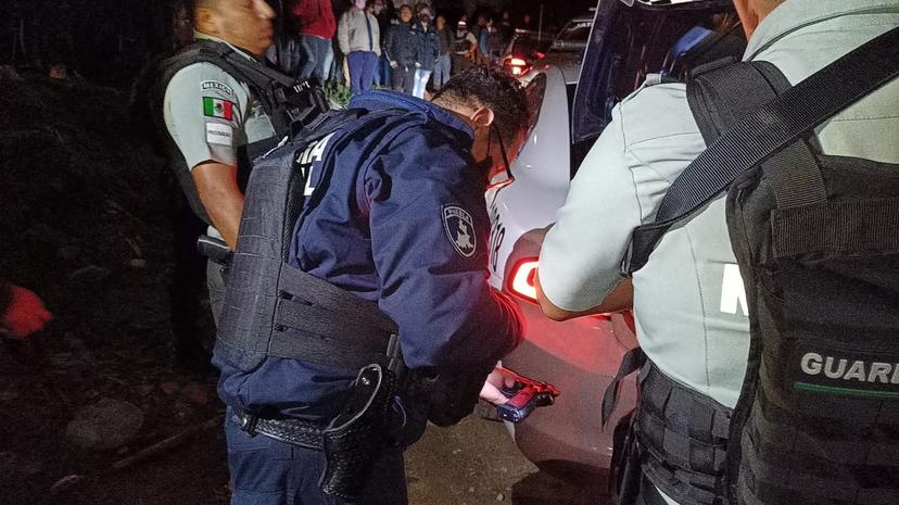 Suspende Veracruz a 3 policías por robar mercancía en Puebla