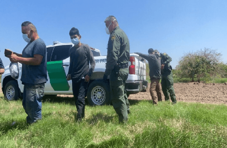 Los funcionarios fronterizos de E.U. se preparan para efectuar arrestos 