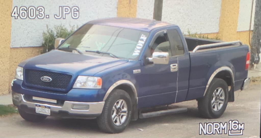 Denuncian camioneta sospechosa vigilando calles de colonia Santa Cruz Buenavista