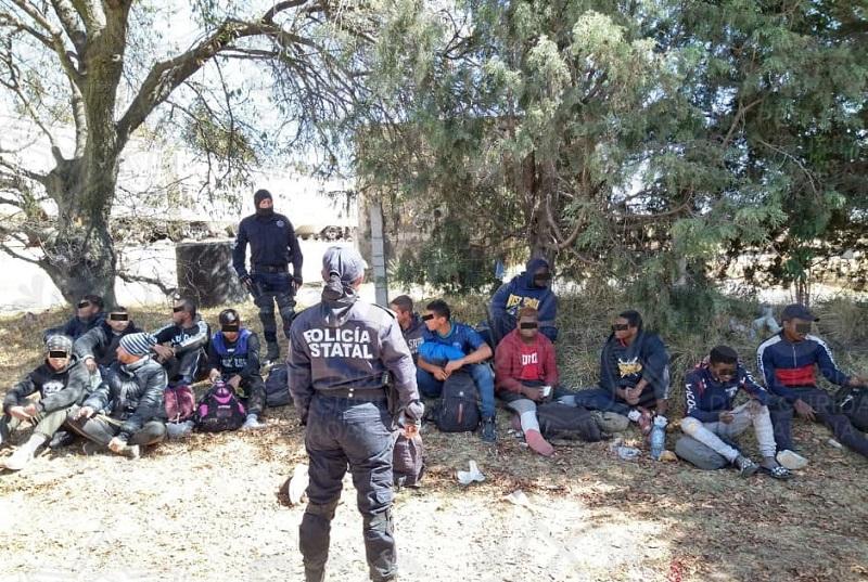 Aseguran casi a 100 migrantes en un día entre Puebla y Tlaxcala