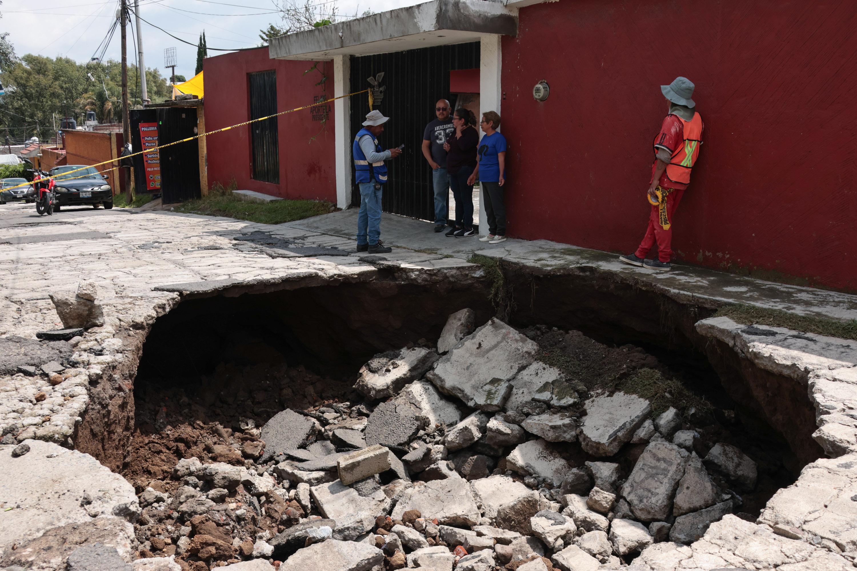 Socavón en la junta auxiliar de la Romero Vargas en Puebla.