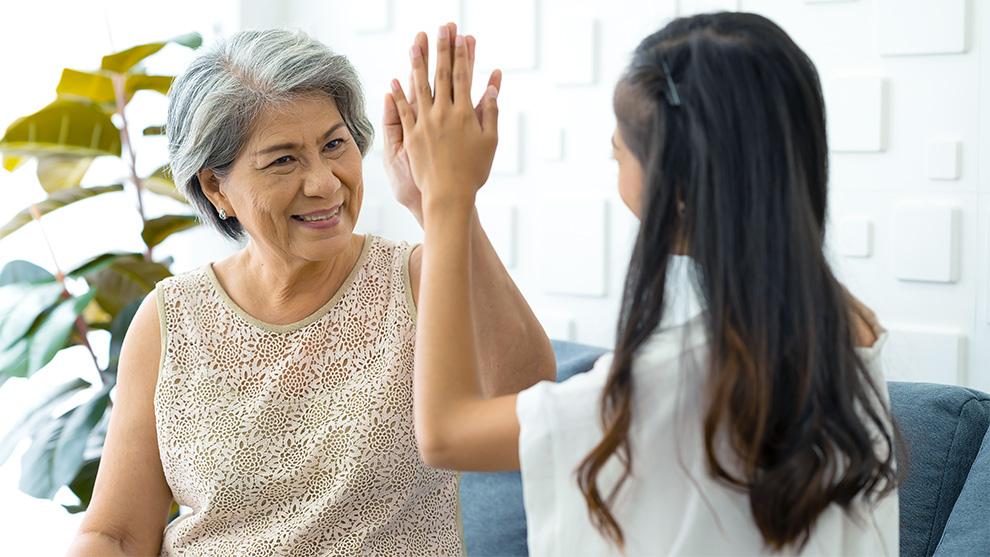 La abuelidad es clave en el cuidado y crianza contemporáneos de las nuevas generaciones.