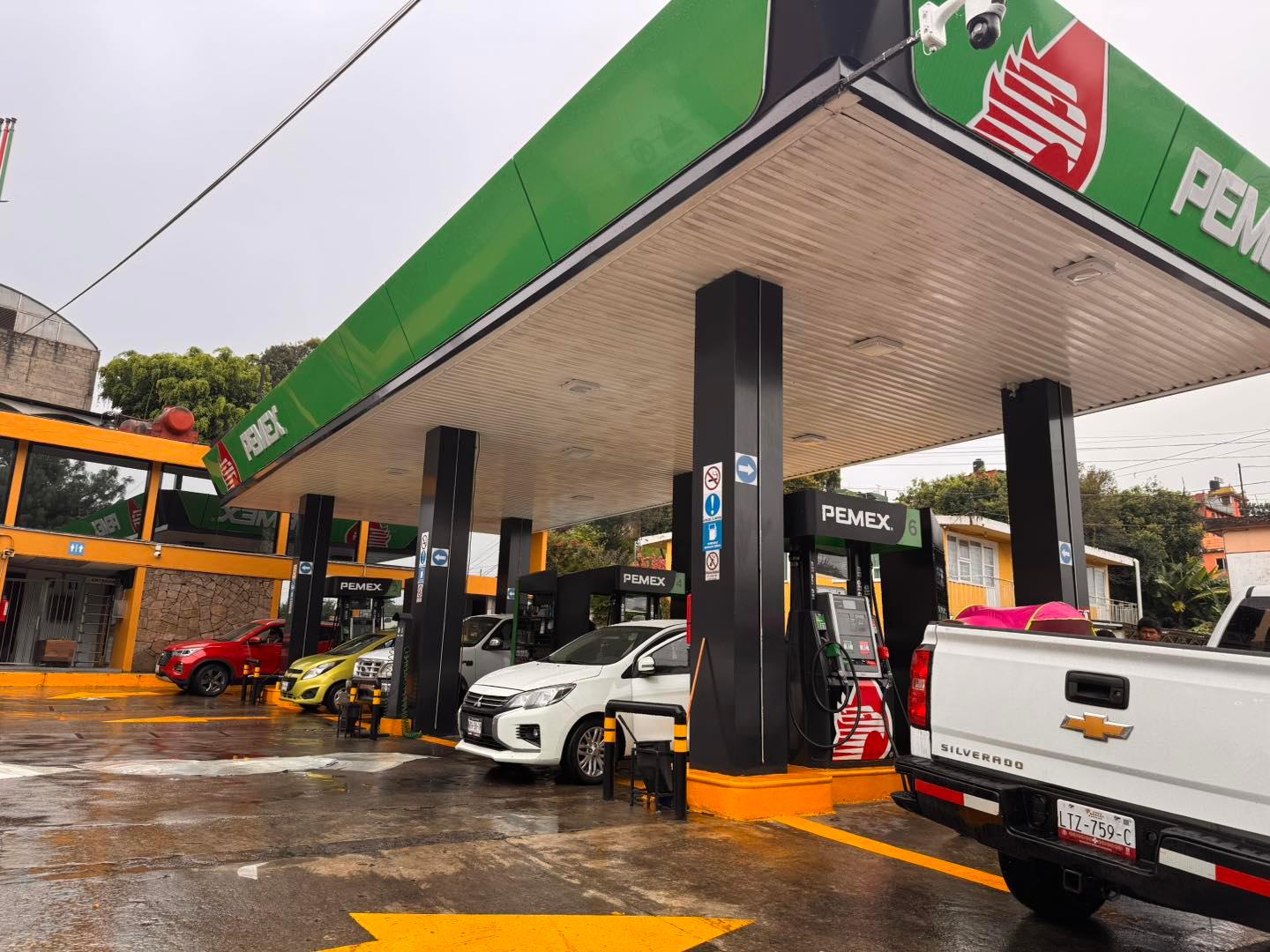 Denuncian desabasto de gasolina en Huauchinango, Puebla.