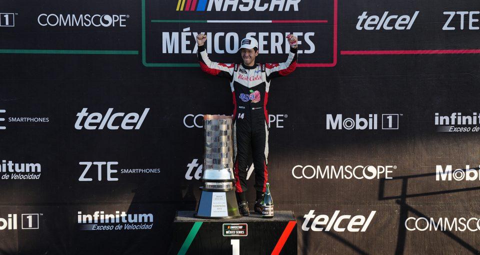 Alex de Alba se convirtió en el Campeón 2025 de NASCAR México Series.