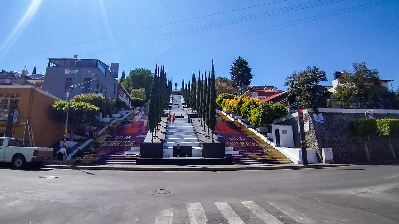 Tlaxcala alista escalinatas para el desfile del 20 de Noviembre.