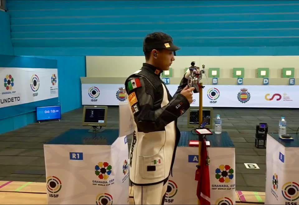 Olímpicos mexicanos de tiro deportivo, Alejandra Zavala y Edson Ramírez, entran en acción en el Campeonato Mundial de Rifle y Pistola ISSF en El Cairo, Egipto.