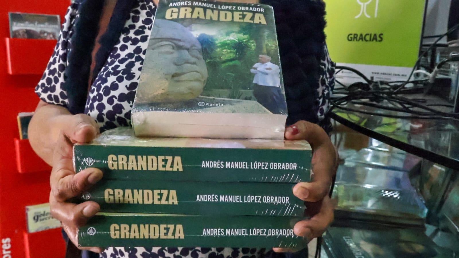 Alta demanda del libro "Grandeza" en Tlaxcala.