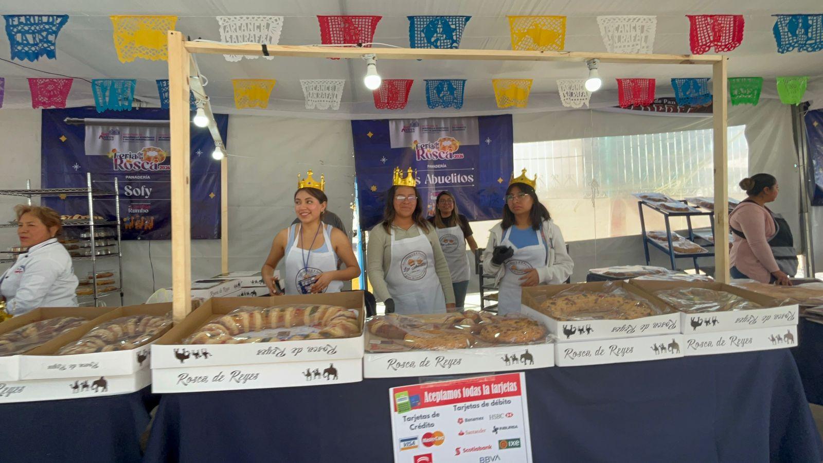 Panaderos de la junta auxiliar de San Rafael Comac están listos para comercializar sus Roscas de Reyes.