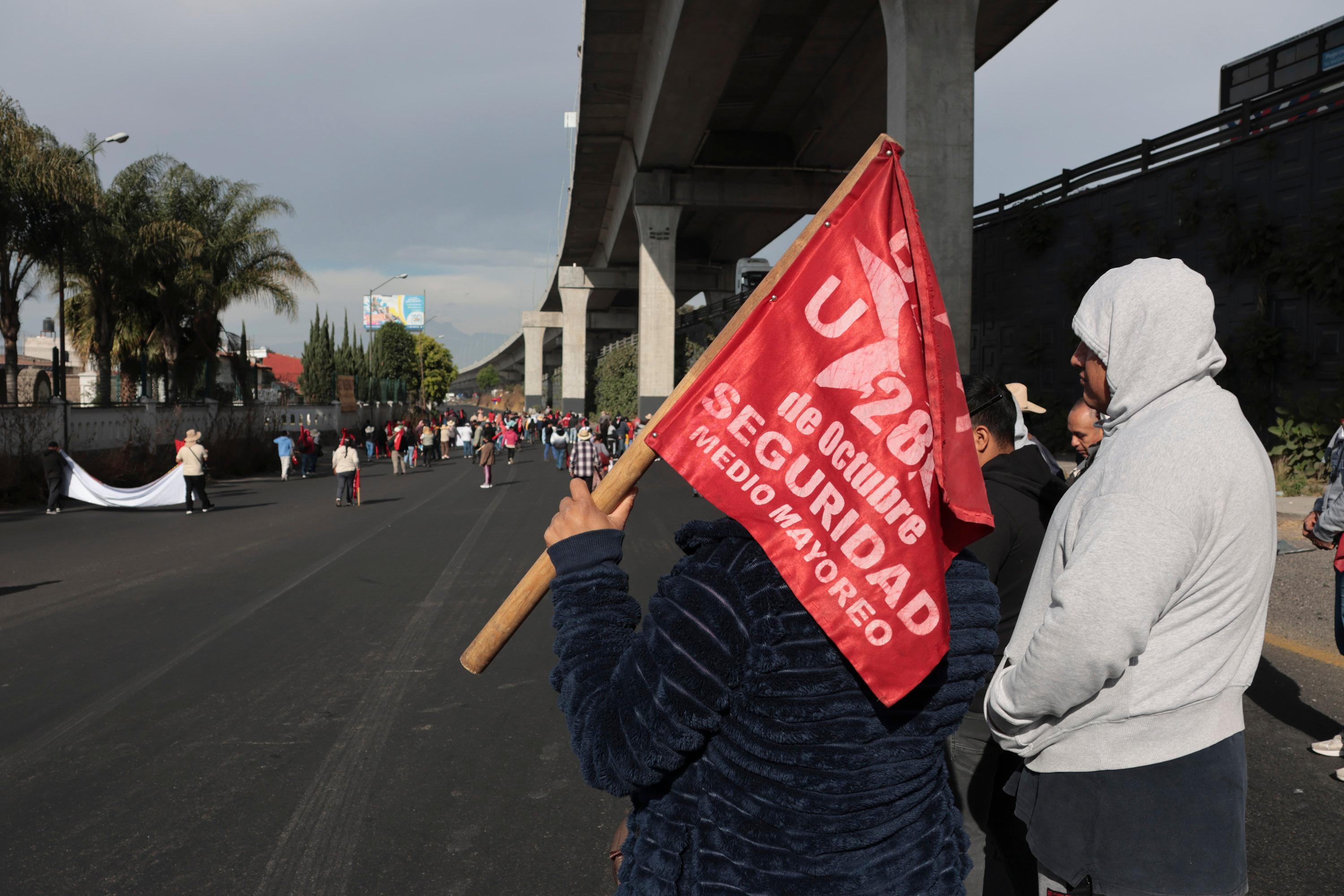 Marcha la 28 de Octubre en la Autopista México-Puebla.