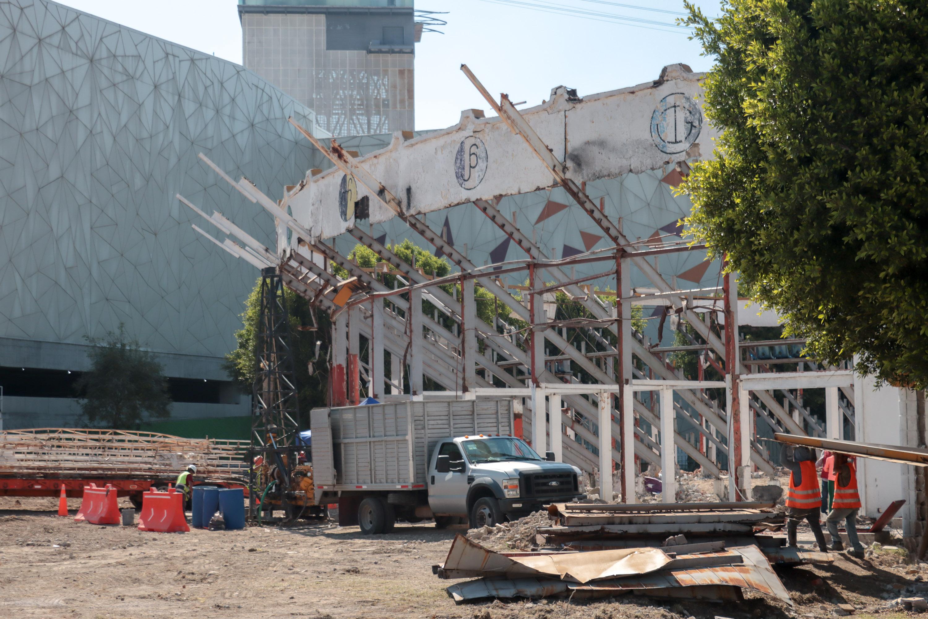 Demolición de la Plaza de Toros "El Relicario" en l ciudad de Puebla.