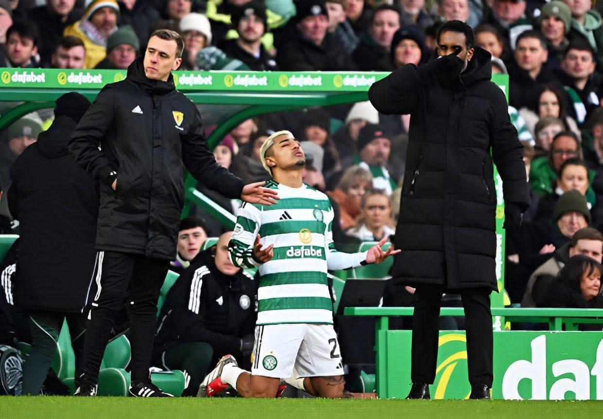 El mexicano Julián Araujo hizo su debut en el futbol de Escocia, en la derrota de su equipo el Celtic, 3-1 con el Rangers.