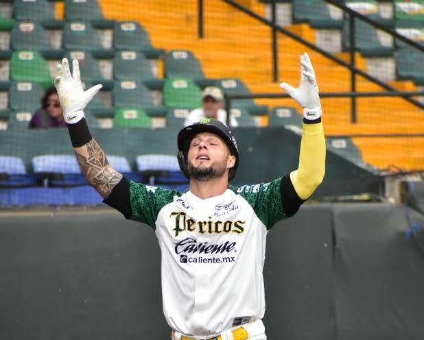 Danny Ortiz vestirá nuevamente el jersey de los Pericos de Puebla para la temporada 2026 de la Liga Mexicana de Beisbol (LMB).