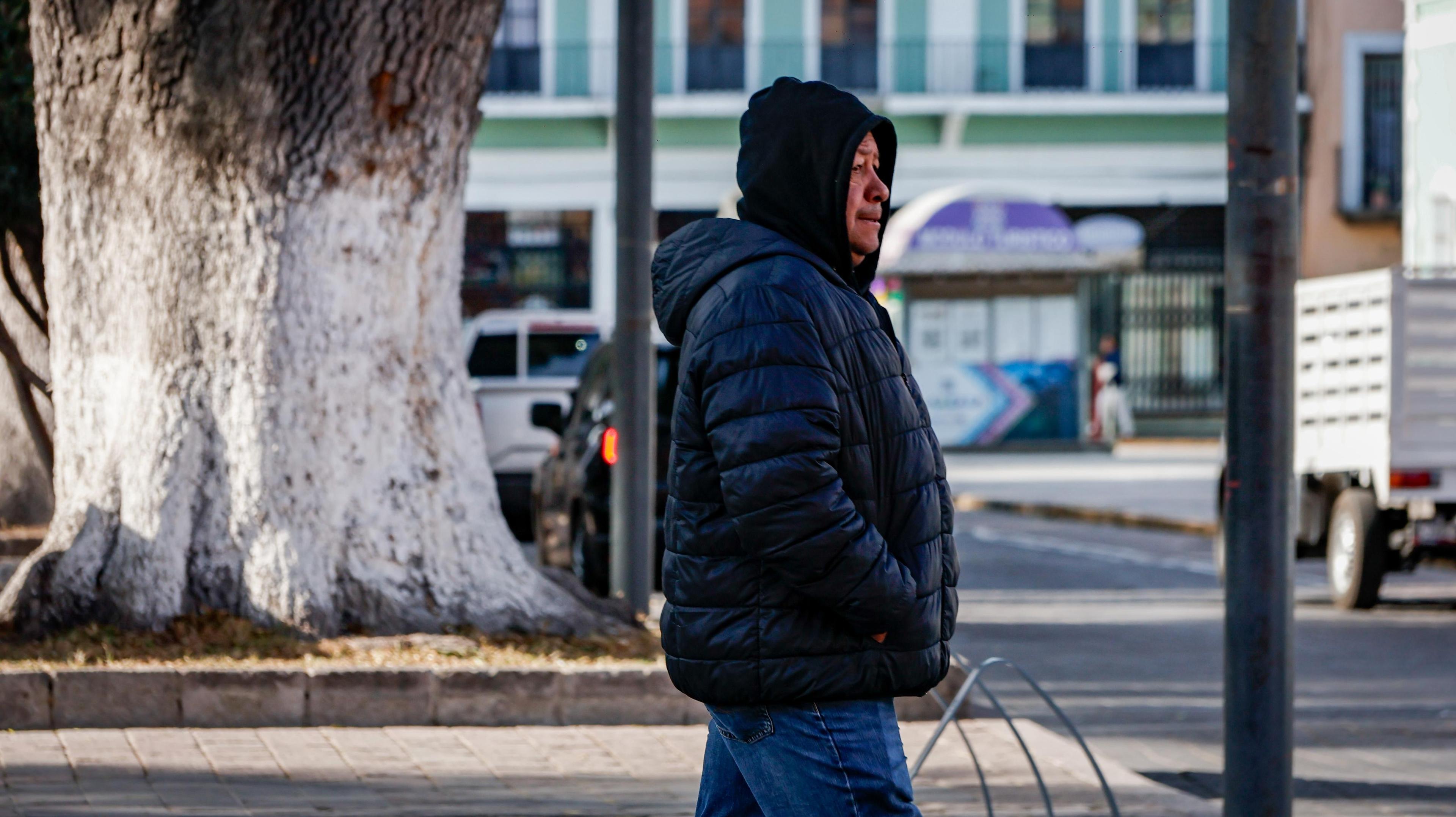 Hay que salir abrigado, el frío sigue pegando con todo en el país.