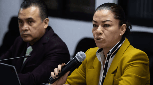 sobrecargos de aviación-moisés nava