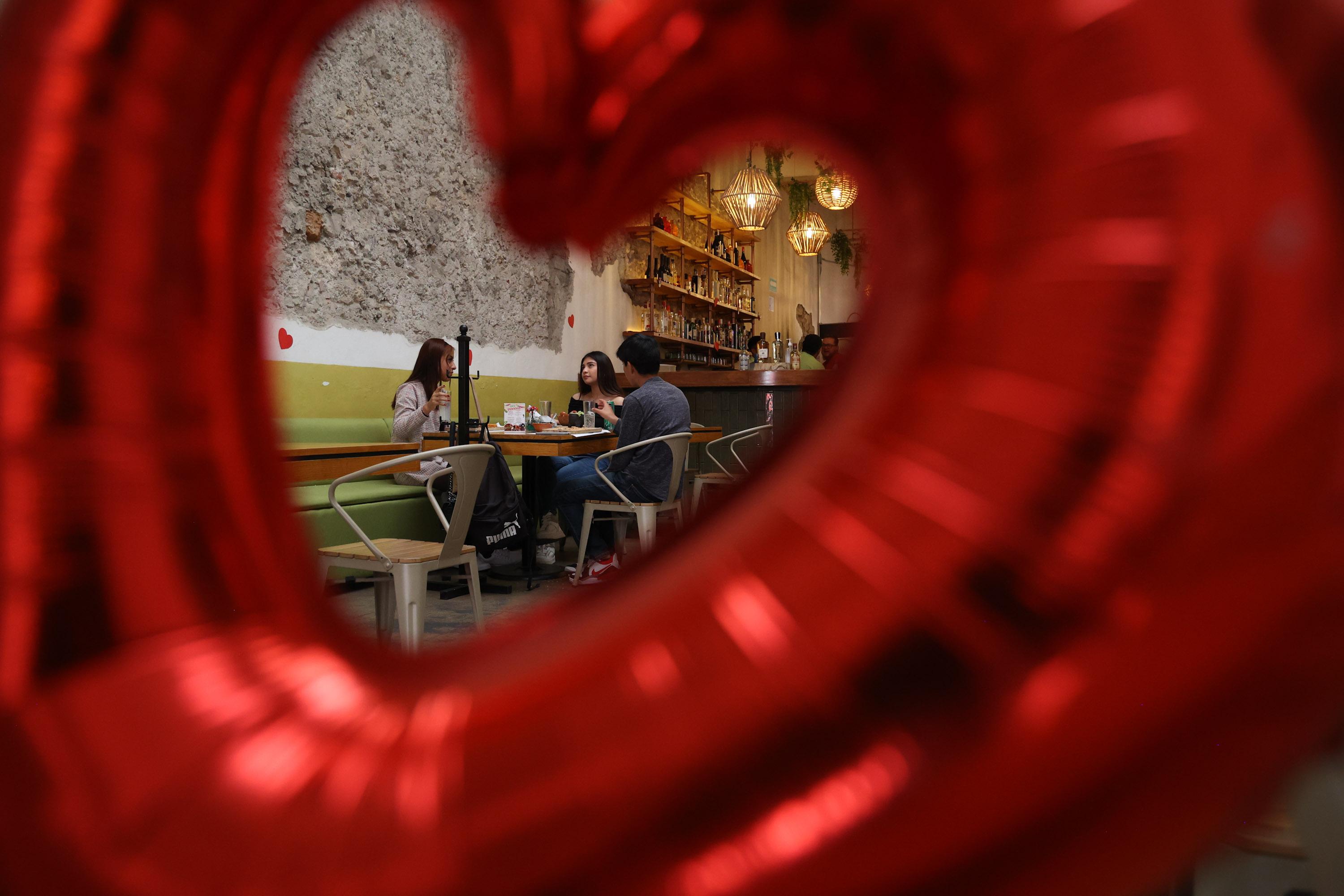 La temporada de los enamorados en la ciudad de Puebla dejará una derrama económica superior a los 500 millones de pesos.