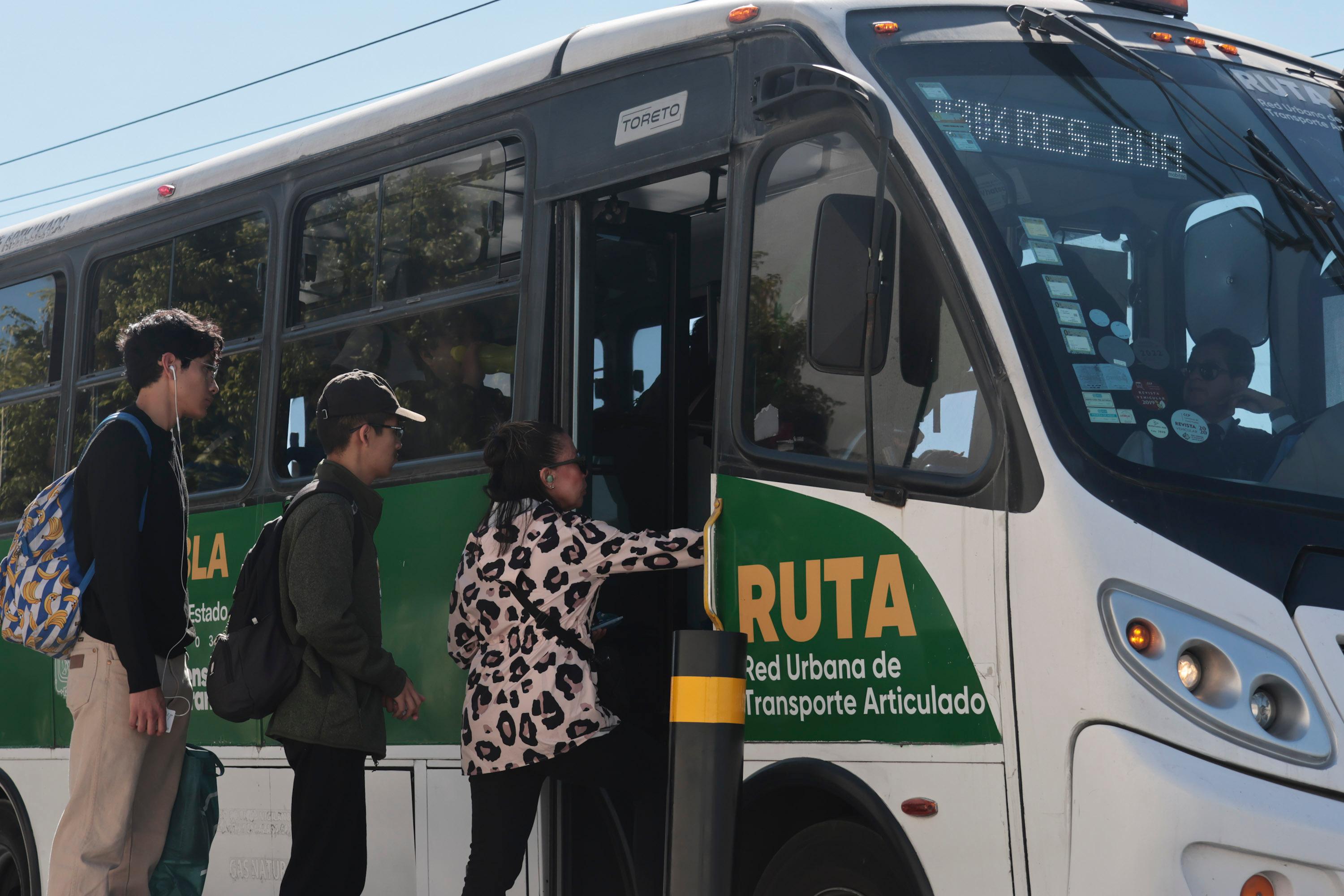 Poca afluencia de transporte en Las Torres, poblanos optan por RUTA.