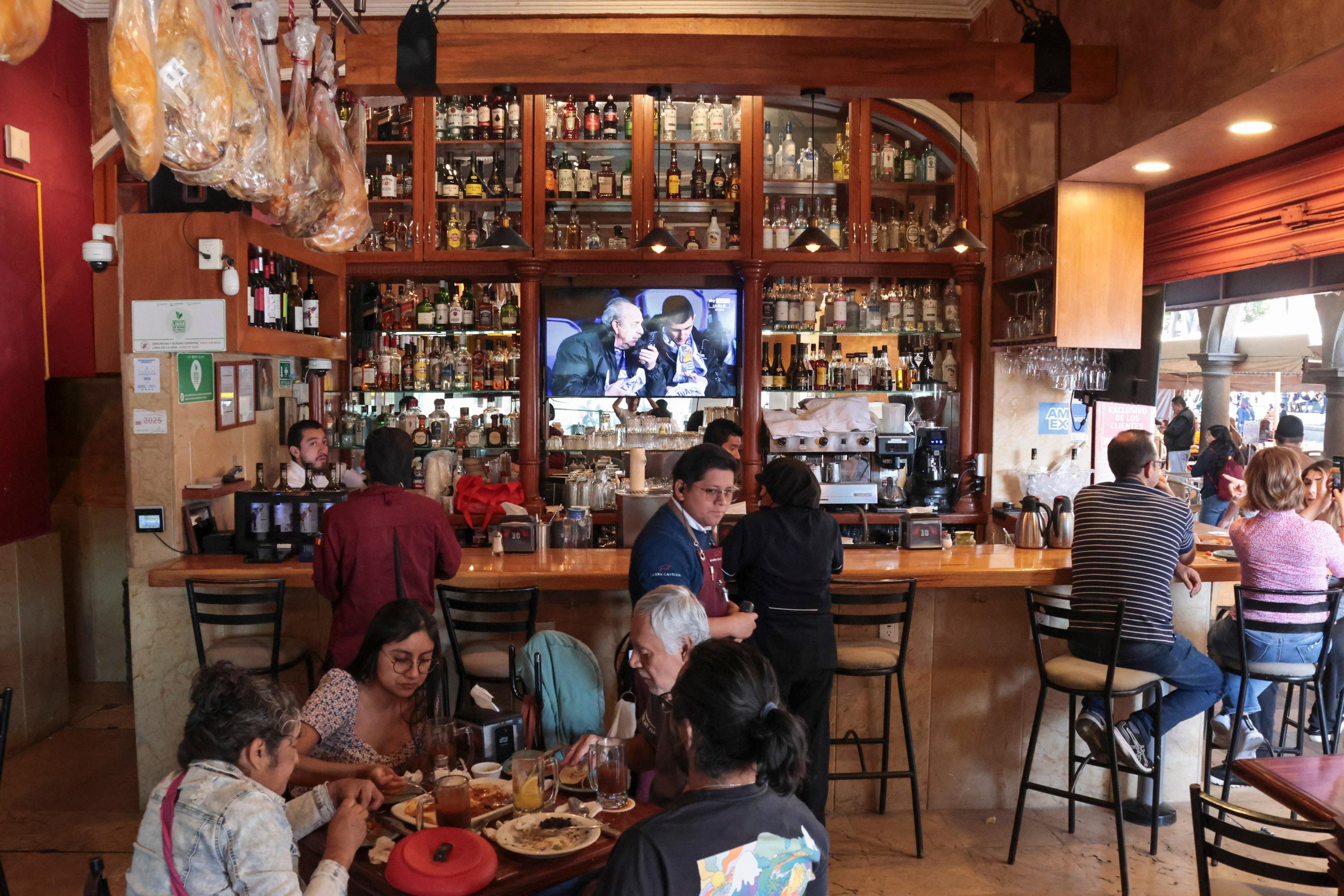 Restaurantes poblanos esperan alta afluencia gracias al Super Bowl.