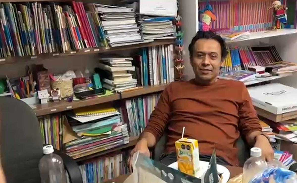 Marx Arriaga se mantiene atrincherado en oficina de la SEP.