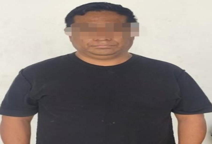 SSC de Puebla detiene a falso policía, quien portaba droga.