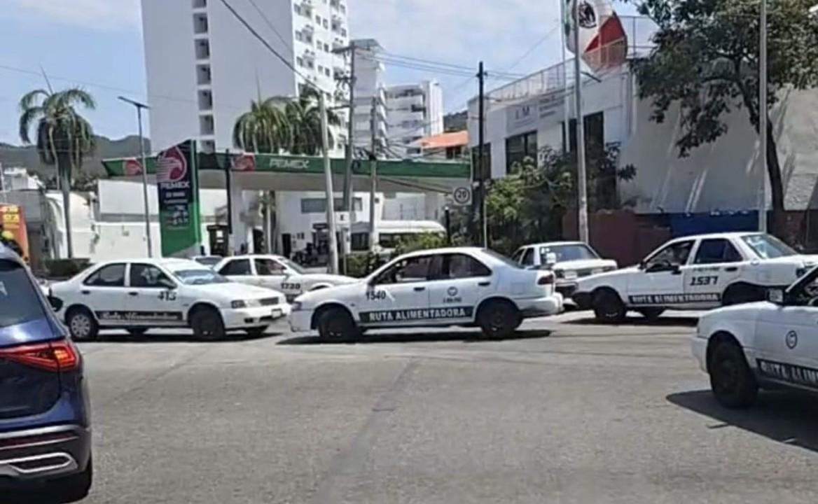 Asesinato de familia en Acapulco provoca bloqueos.