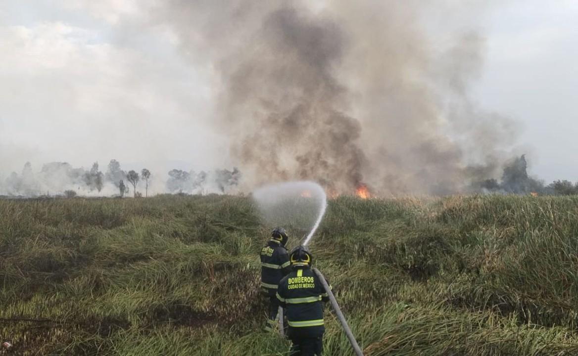 Cerca de ocho hectáreas afectadas deja incendio en Xochimilco.