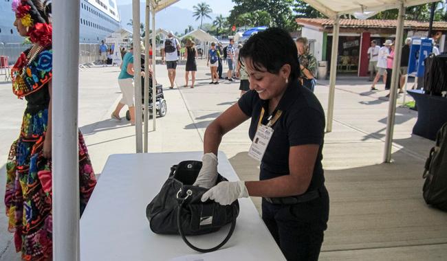 Refuerzan inspección en 97 puntos de ingreso al país durante periodo vacacional.