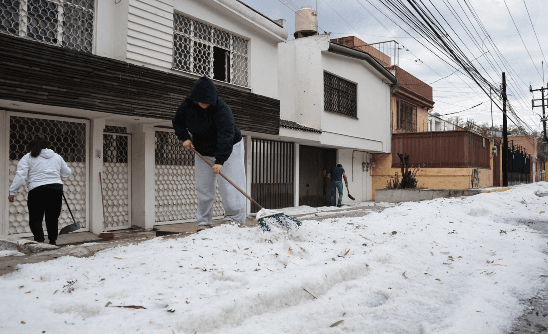 Casas de vecinos de la colonia Maravillas en Puebla sufren inundaciones por las lluvias.