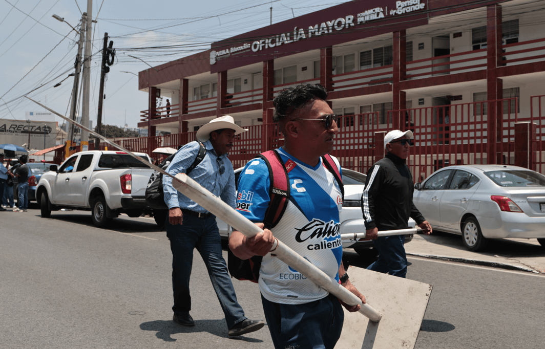 Antorcha Magisterial cierra la Recta a Cholula en la ciudad de Puebla.