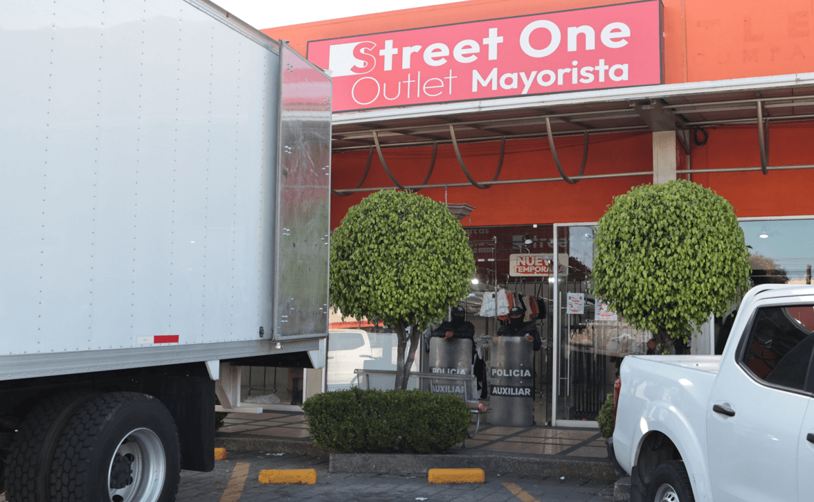 Comercio Exterior realiza Operativo en Plaza Norte en Puebla.