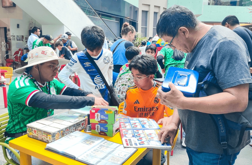 Euforia mundialista en Puebla por las estampas de Panini.