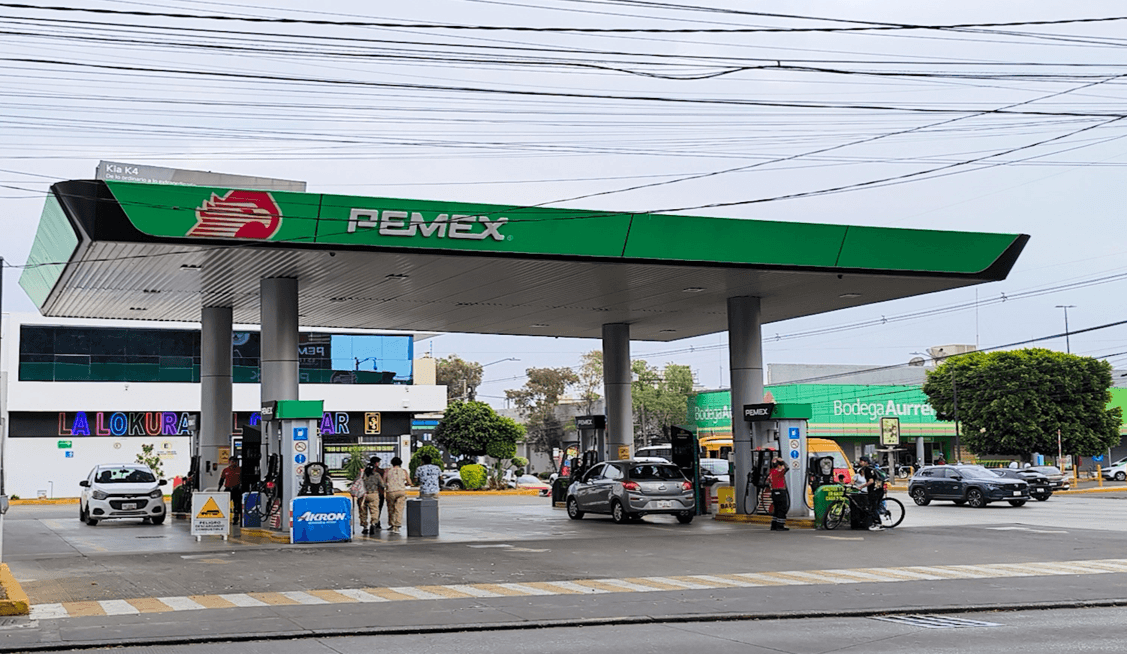 Descarta Pemex que exista desabasto de combustible en el país.