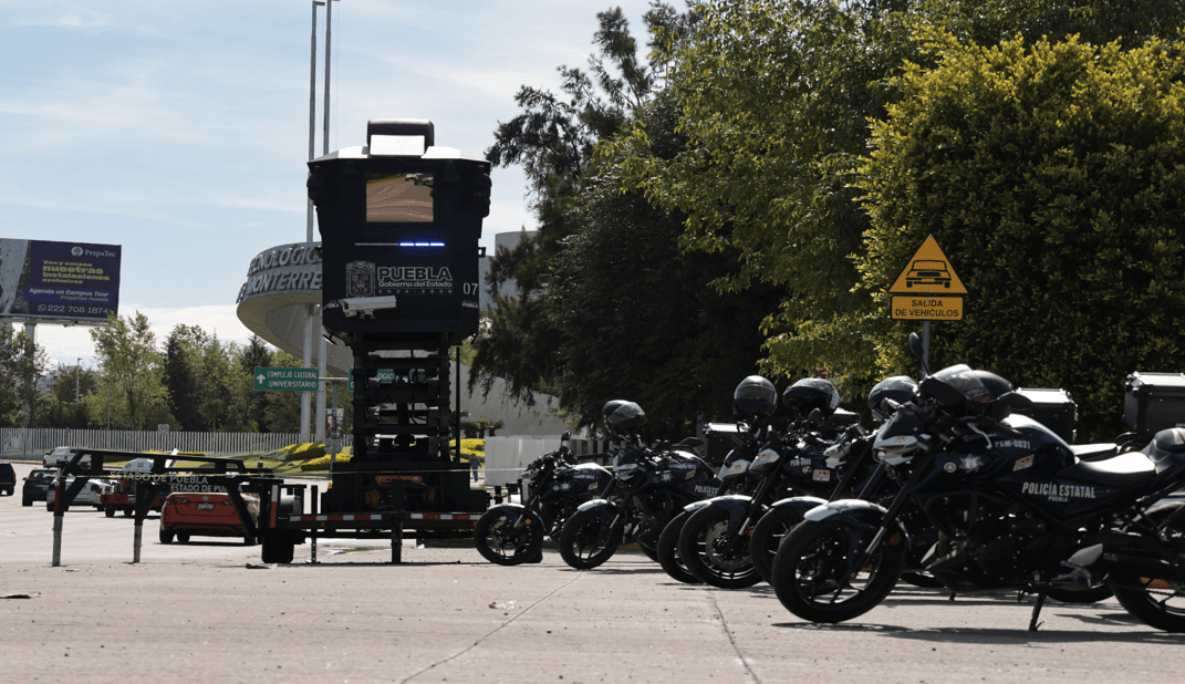 Instalan Torre de Vigilancia en la Vía Atlixcáyotl en Puebla.