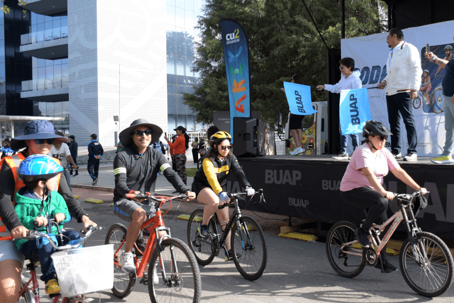 La BUAP lleva a cabo la Rodada del Día del Padre 2026.