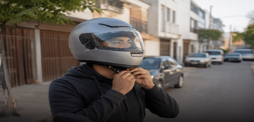Uso de casco certificado previene muertes y lesiones graves en motocicletas.