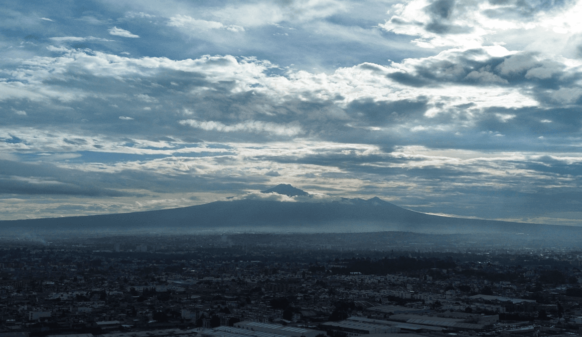 Inicio de semana con cielo nublado en la Zona Metropolitana de Puebla.