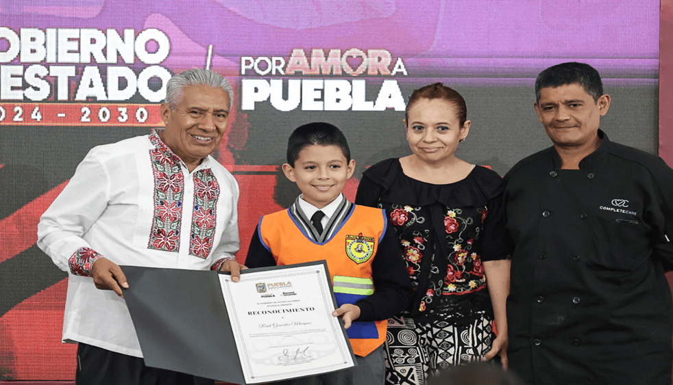 Estudiante crea el proyecto Patrulla Antibullying en Huachinango.