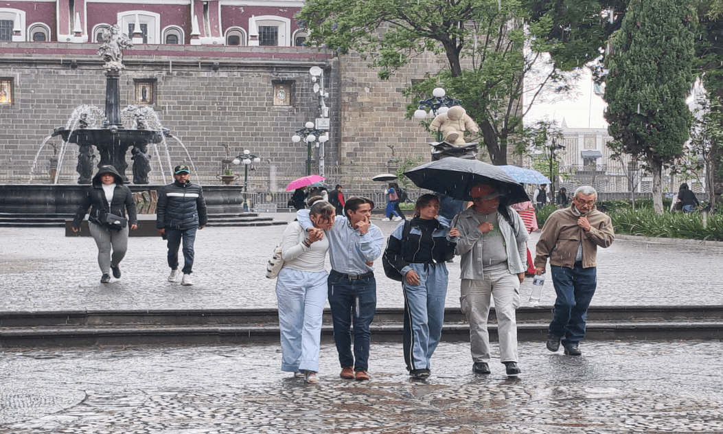 Llega junio y sorprende primera lluvia del mes a los poblanos.
