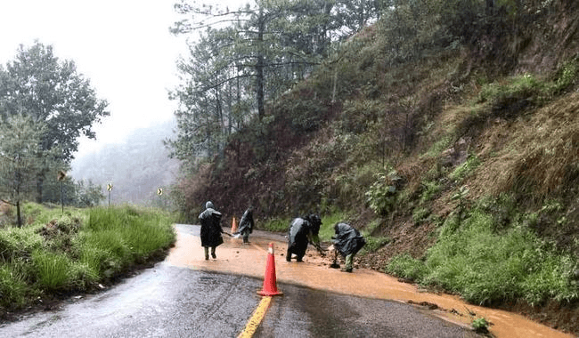 Gobierno de México mantiene atención por el paso de la tormenta tropical Boris.